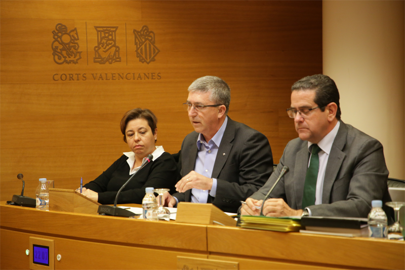El consejero de Economía de la Comunidad Valenciana, Rafa Climent, durante la presentación de los prespuestos para 2018 en las Cortes Valencianas. 