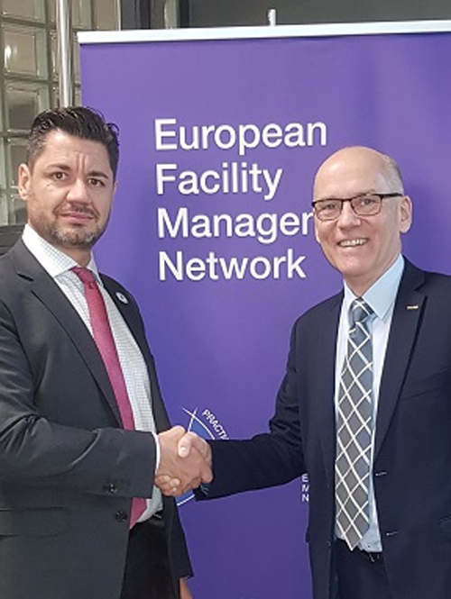 EuroFM entrega el título de embajador a David Martínez, de FMHouse. 