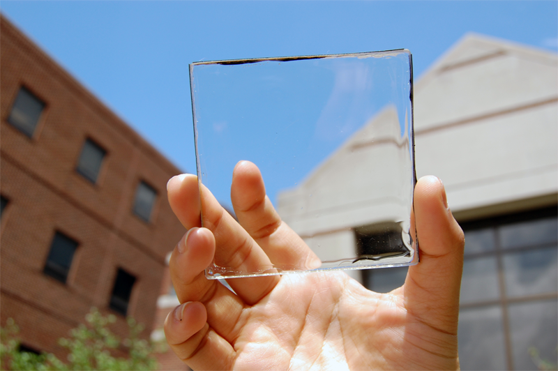Dispositivo de material transparente capaz de generar energía eléctrica a partir de la luz solar. 