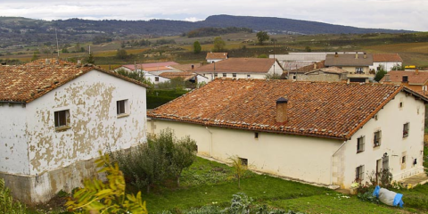 Rehau instala una red de calor y agua caliente con calderas de biomasa en Roitegui