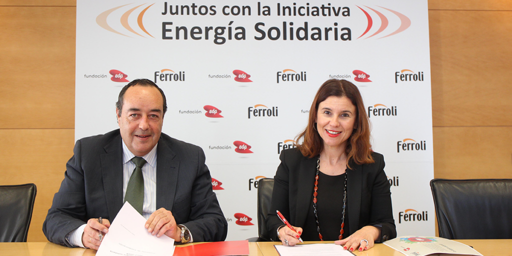 Participantes en la firma del acuerdo de Ferroli y Fundación EDP para el programa Energía Solidaria.