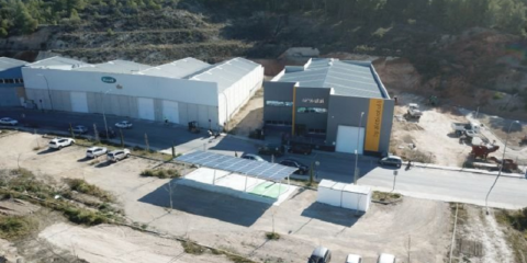 Placas solares e iluminación LED para ahorrar energía en los polígonos industriales de Alcoy