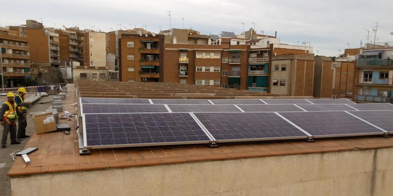 Obras de instalación de la planta solar en régimen de Autoconsumo sobre la cubierta del Mercado la Salud del Ayuntamiento de Badalona.