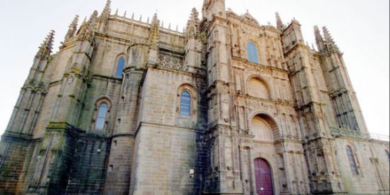 Fachada de la Catedral de Plasencia.