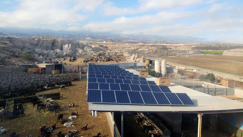 Granja en Islas Canarias con instalación solar fotovoltaica para autoconsumo.  