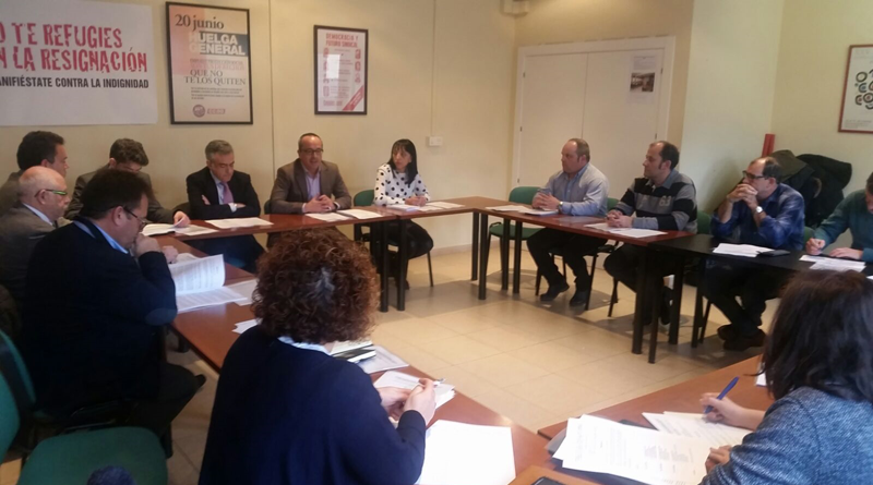 Reunión entre representantes de la patronal del sector cementero y sindicatos de la industria cementera de Castilla y León. 