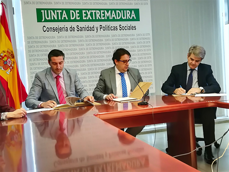 Firma de acuerdo entre Agenex. el SES y la consejería de Sanidad de la Junta de Extremadura. Eficiencia energética en centros hospitalarios. 