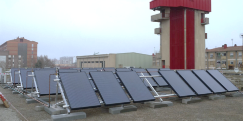 Una instalación solar híbrida producirá electricidad y calor para un parque de bomberos de Zaragoza