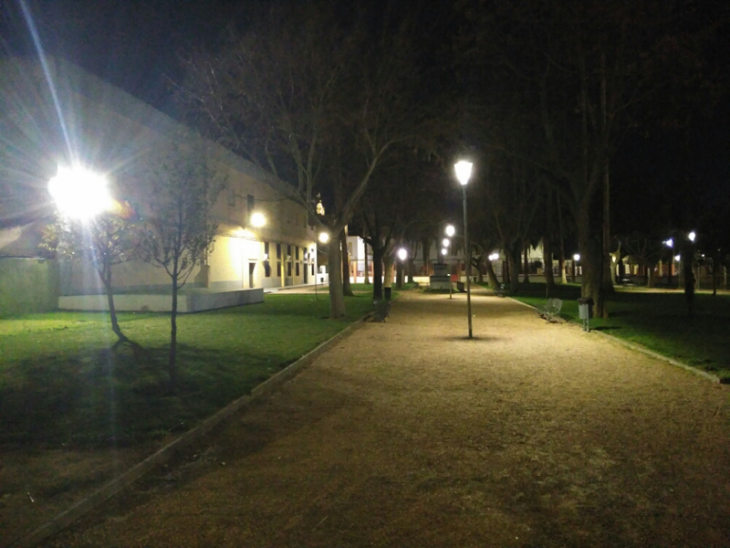 Luminarias en la vía pública de Puebla de la Calzada, Badajoz. 