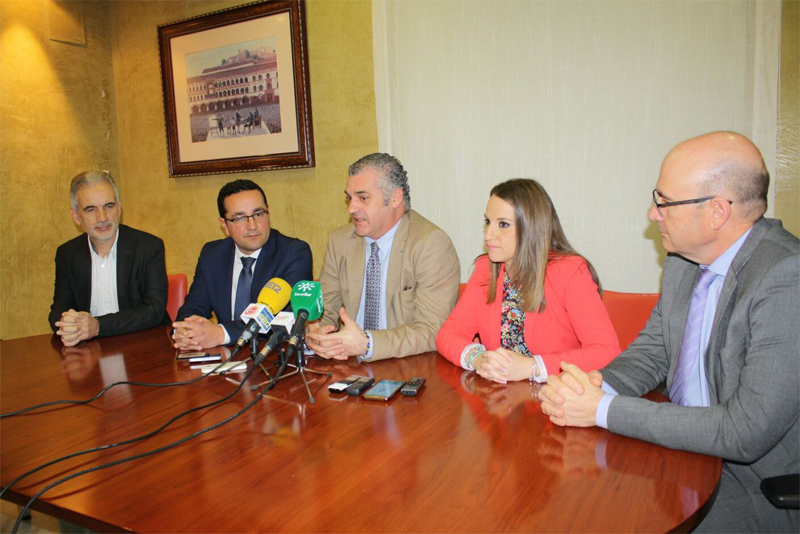 Reunión del Consejero de Empleo de la Junta de Andalucía con el ayuntamiento de Baena. 