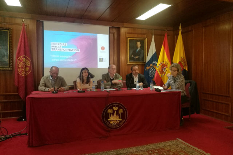 Conferencia ofrecida en el Cabildo de Gran Canaria donde se anuncia la próxima convocatoria de ayudas para impulsar el autoconsumo fotovoltaico. 