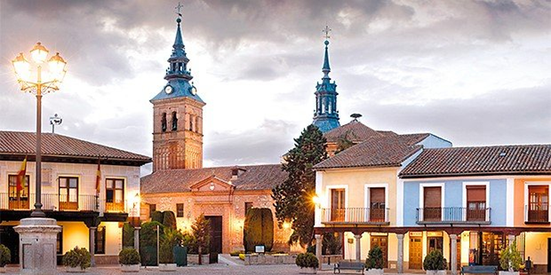 Pueblo. España. Iluminación.