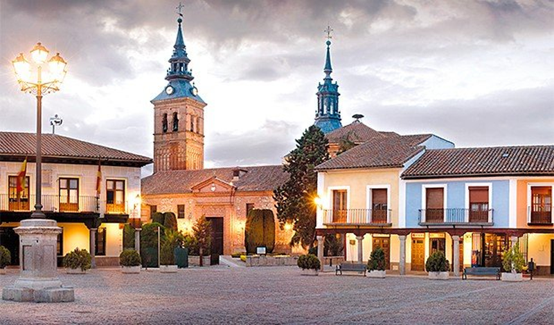 Pueblo. España. Iluminación.