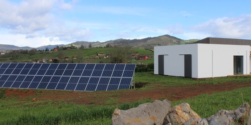 Casa Passivhaus en Asturias con instalación de autoconsumo fotovoltaico y almacenamiento de Ampere Energy.