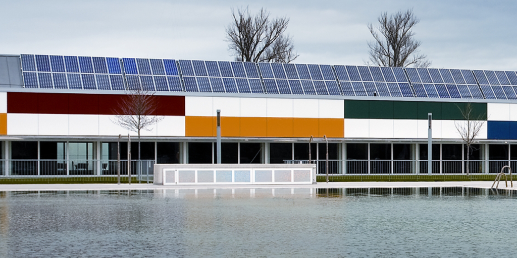 Instalación fotovoltaica en piscina munciipal de Pamplona.