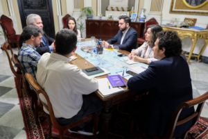 Reunión entre representantes de la Diputación de Cádiz y del Ayuntamiento gaditano para presentar a estos últimos los cuatro proyectos de eficiencia energética.
