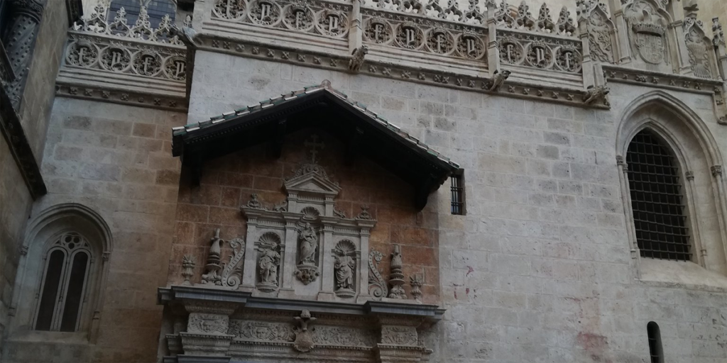 Fachada de la Capilla Real de Granada.
