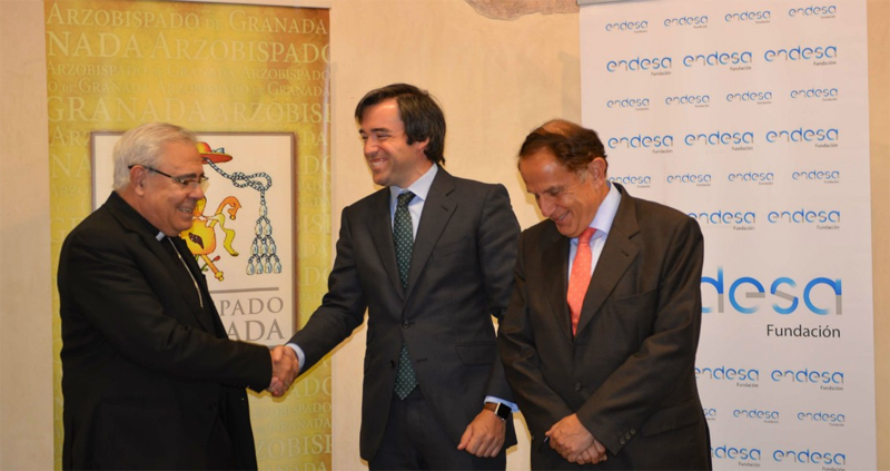 Firma del convenio para el proyecto de iluminación artística de la Capilla Real de Granada. 