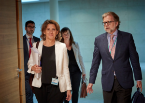 Teresa Ribera, ministra de Transición Ecológica, llegando a la reunión del Consejo de Energía de la UE.