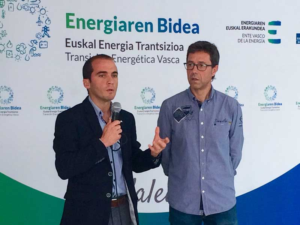 El director general de EVE, Iñigo Ansola, ha destacado el compromiso de los 50 municipios del entorno que han demostrado ser conscientes de la importancia de obtener un sistema energético sostenible que asegure un abastecimiento de calidad y competitivo.