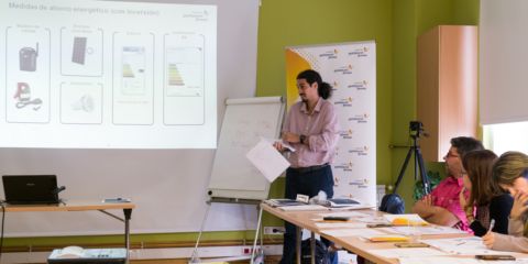 La Escuela de Energía de Fundación Gas Natural Fenosa forma a más de 1.380 familias vulnerables en Madrid