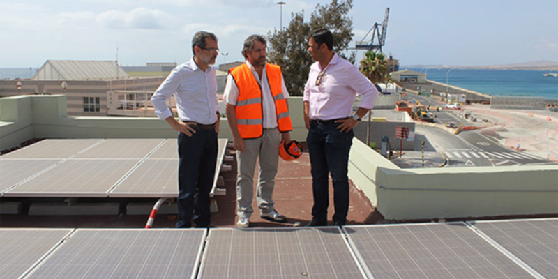 Instalación fotovoltaica de autoconsumo sobre la cubierta del edificio de Patronato de Turismo del Cabildo de Fuerteventura.