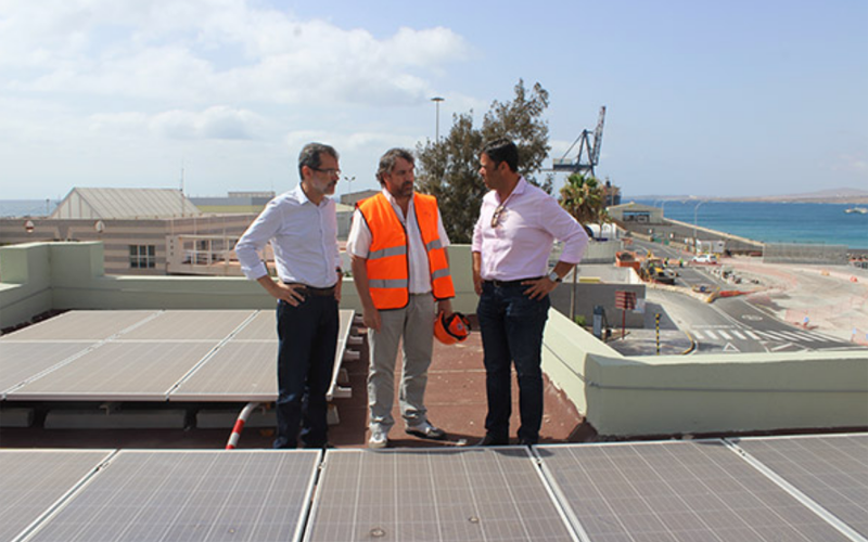 Instalación fotovoltaica de autoconsumo sobre la cubierta del edificio de Patronato de Turismo del Cabildo de Fuerteventura. 