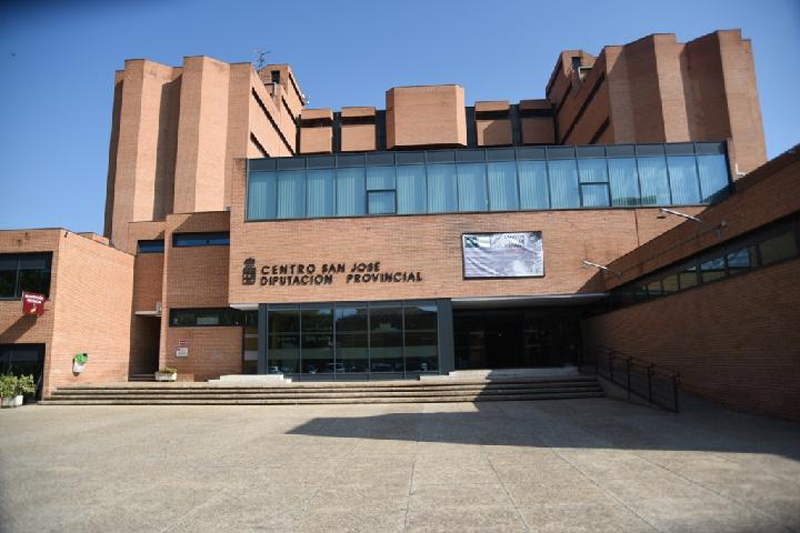 Fachada del Centro San José de la Diputación de Guadalajara. 