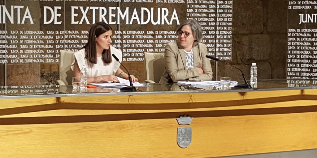 Presentación en rueda de prensa de las ayudas a la eficiencia energética y las instalaciones de energías renovables de Extremadura.