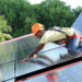 Acuerdo para instalar sistemas de energía fotovoltaica en edificios gubernamentales del Caribe Oriental