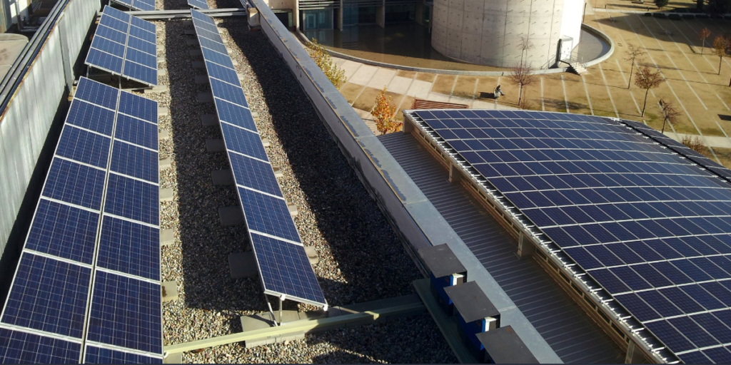 Instalación fotovoltaica de autoconsumo sobre cubierta en la Universidad de Lérida.