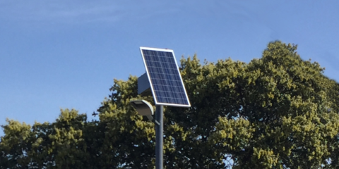 El Escorial habilita un nuevo tramo de alumbrado público con farolas solares inteligentes
