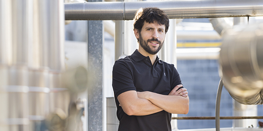 Jon Terés, miembro del grupo de investigación ENEDI de la Escuela de Ingeniería de Bilbao de la UPV/EHU.