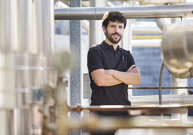  Jon Terés, miembro del grupo de investigación ENEDI de la Escuela de Ingeniería de Bilbao de la UPV/EHU.