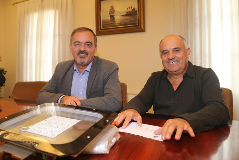 Imagen del El concejal de Comercio y Vía Pública, Bernardo Jiménez, y el concejal de Servicios Operativos, Salvador Rodríguez, 