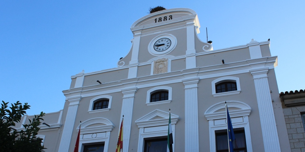 Imagen de la fachada del Ayuntamiento de Mérida.