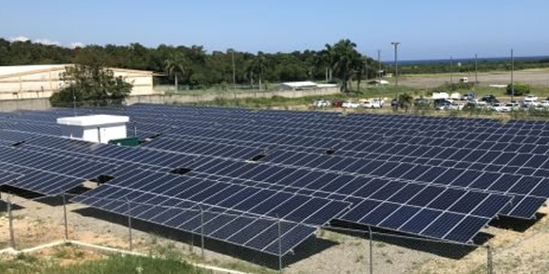 Paneles solares en los aeropuertos dominicanos.