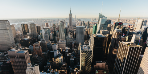 Nueva York dará acceso gratuito a energía solar comunitaria a 10.000 habitantes con bajos ingresos