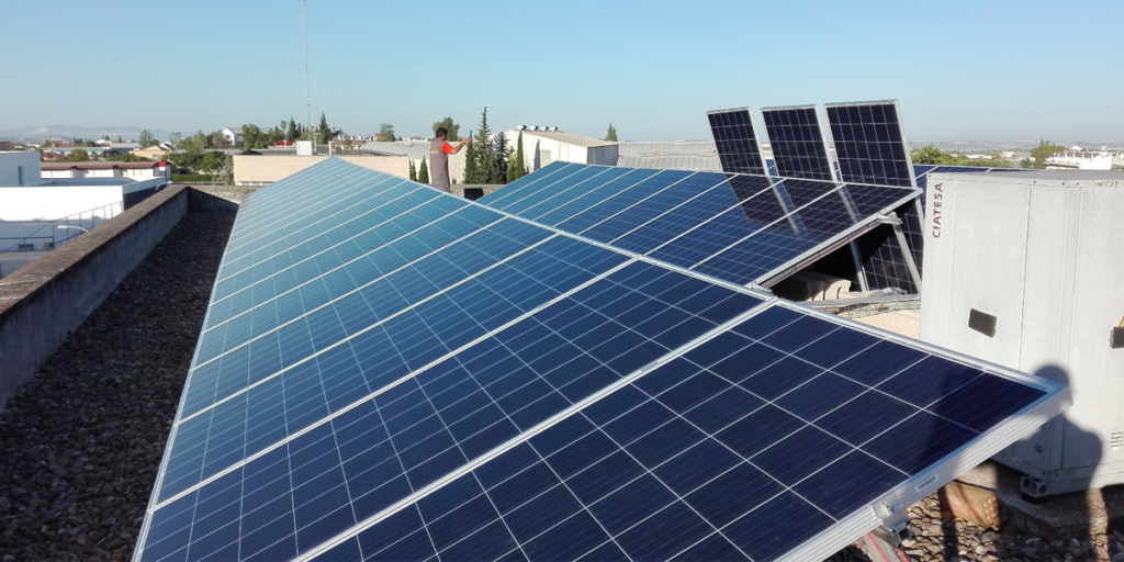 Montilla ahorrará un 25% de la electricidad del edificio de Servicios Técnicos con la instalación de una planta fotovoltaica