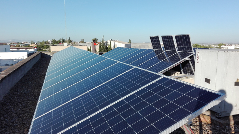 Montilla ahorrará un 25% de la electricidad del edificio de Servicios Técnicos con la instalación de una planta fotovoltaica