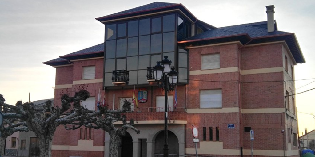 El Ayuntamiento de Camponaraya reducirá el IBI a sus habitantes gracias al ahorro tras la renovación del alumbrado exterior