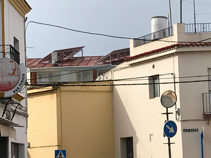 La instalación de placas solares para autoconsumo en Arahal en el CEPER El Arache reduce un 50% la factura eléctrica