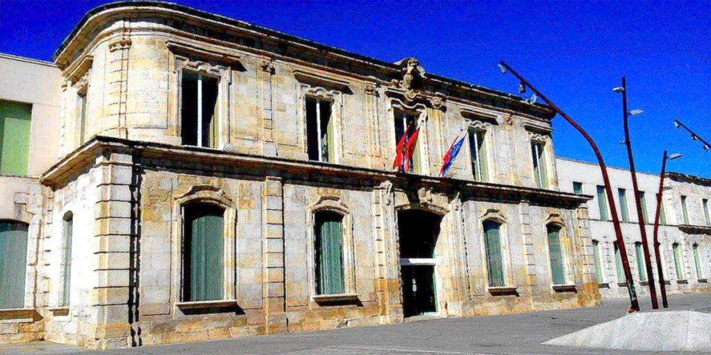 Fachada del Ayuntamiento de San Fernando de Henares.