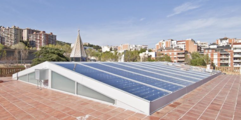 Una financiación colectiva ciudadana hace posible una instalación fotovoltaica en un edificio municipal de Barcelona