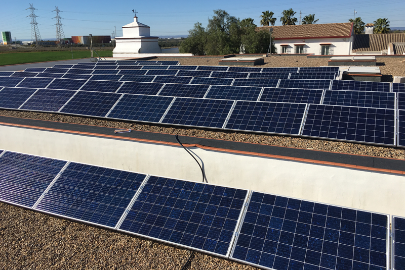 Planta fotovoltaica sobre la cubierta de la Hacienda Nuestra Señora de Guadalupe instalada por Enerdós Renovables.
