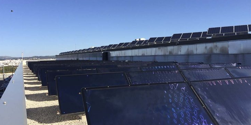 Instalación solar sobre la cubierta del hospital Serranía de Ronda