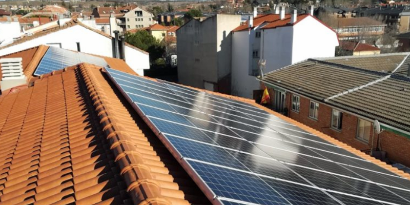 Placas solares instaladas en tejado