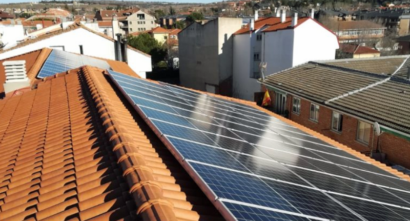 Placas solares instaladas en tejado