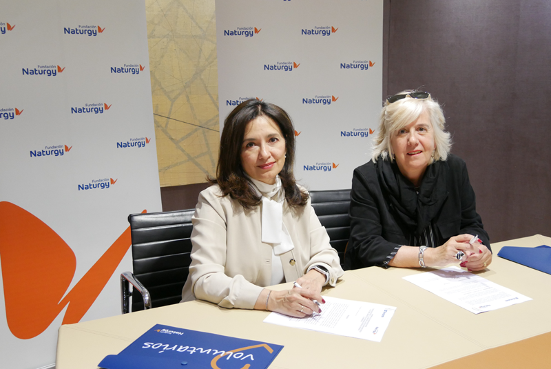 Firma del convenio firmado entre Fundación Naturgy y Accem.