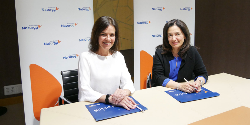 Firma del acuerdo entre Fundación Naturgy y Fundación Tengo Hogar.